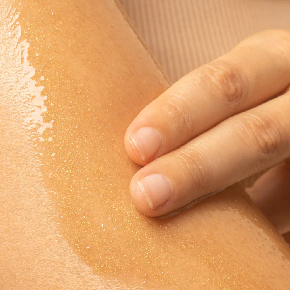 Luxury body serum with vanilla and cedarwood scent