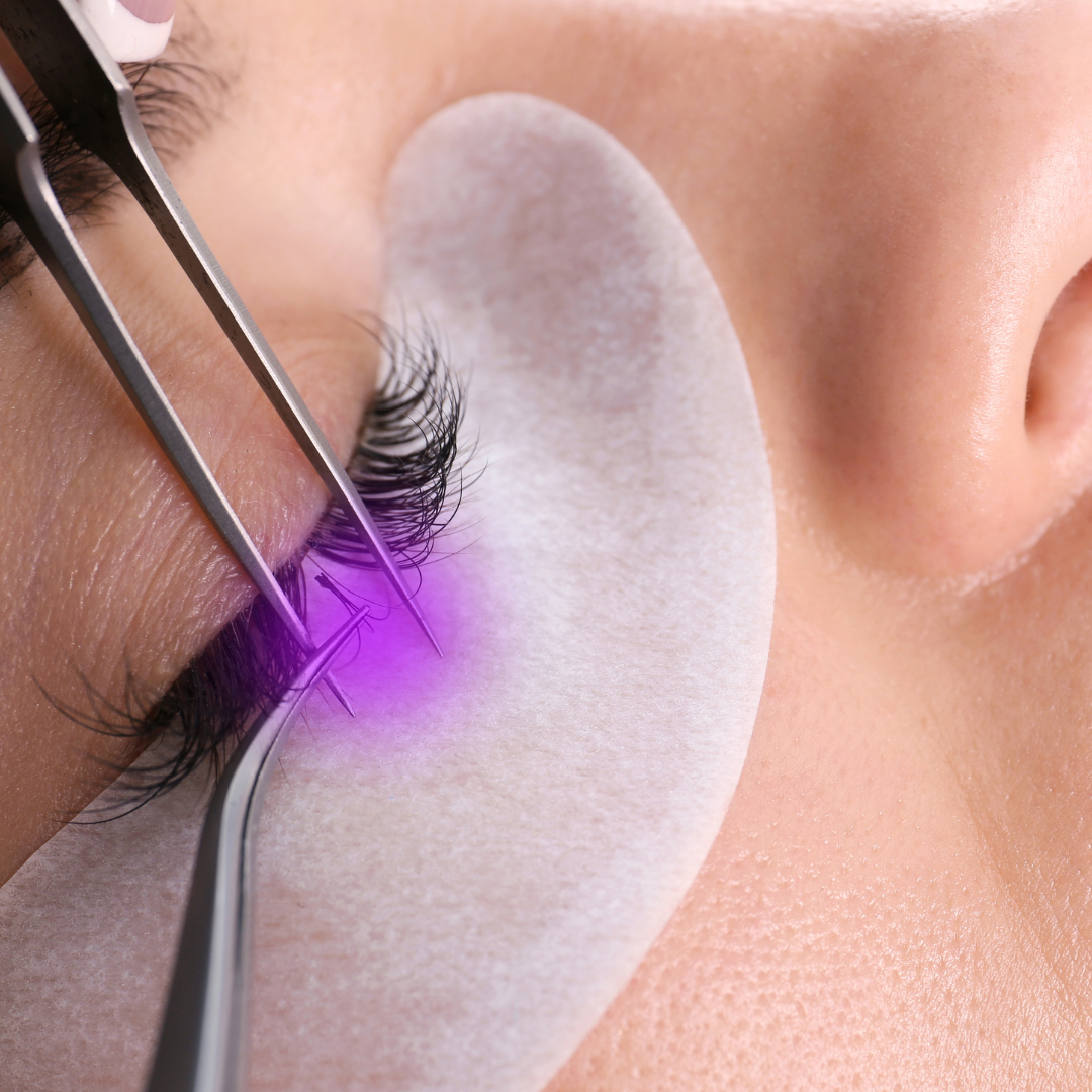 UV Lash Extensions vs Traditional Lash Extensions