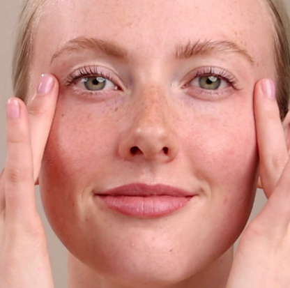 Lightweight eye cream to reduce under eye bags and smooth skin