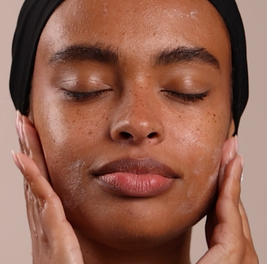 Lightweight foaming acne cleanser for daily use