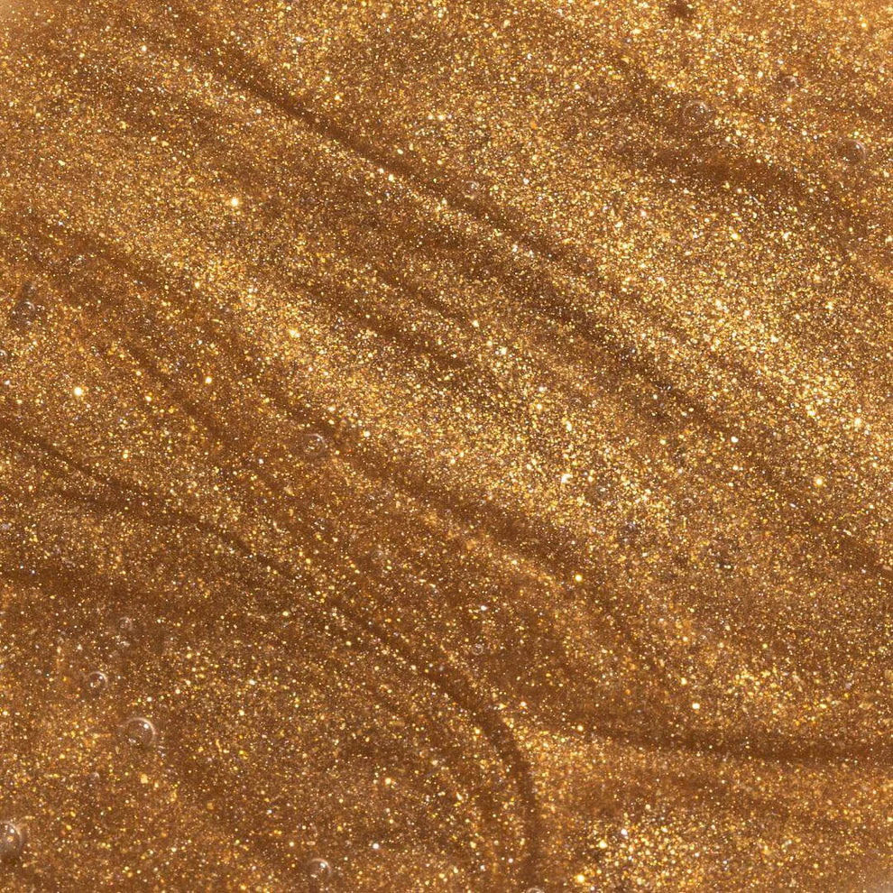 Hydrating body oil with shimmer for glowing skin